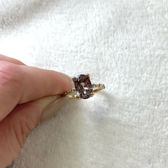 5/20$ Elegant Egg Shaped Zircon Ring 🤎 - Picture 3 of 3